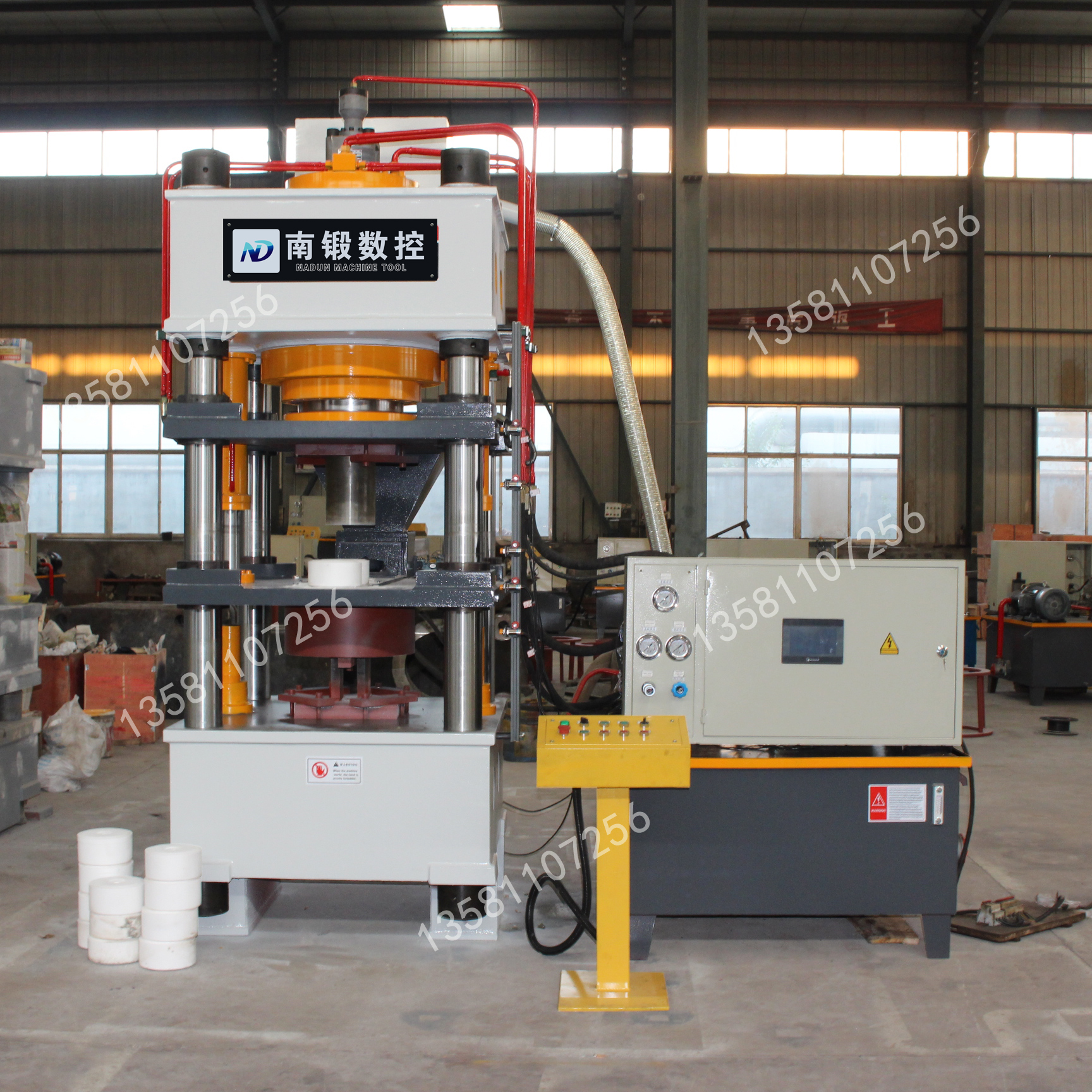 采购315吨牛羊舔砖液压机求推荐质量好厂家？