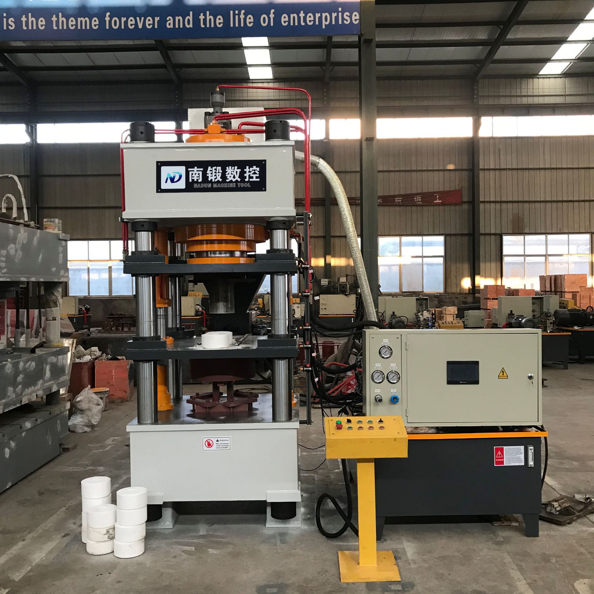 厂家供应315吨牛羊舔砖四柱液压机粉末成型液压机盐砖机